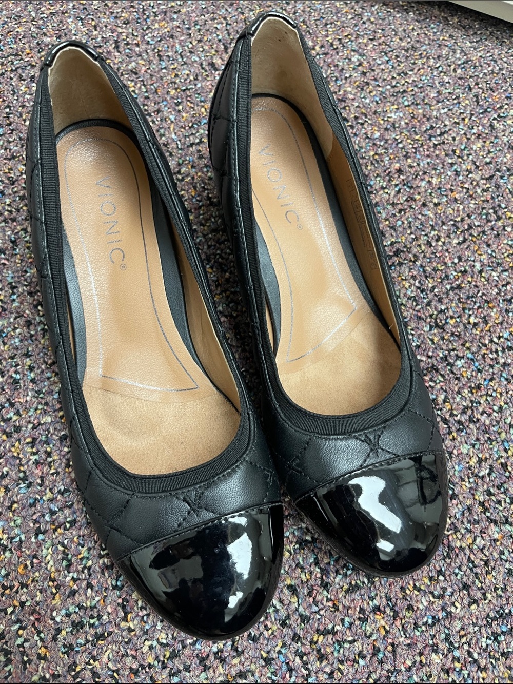 Vionic Black Quilted Pump with Patent Toe Cap and block heel